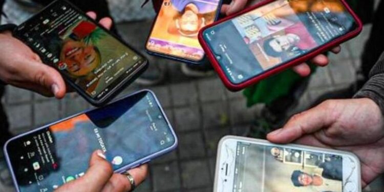 ¿Prohibir los móviles en los institutos?