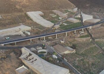 Canarias recibe una carretera ‘única en el mundo’ para unir la costa del Valle de Aridane tras el volcán de La Palma