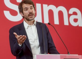 Sumar exige a Sánchez explicar y votar en el Congreso el ‘acuerdo opaco’ del Gobierno para enviar armas a Ucrania