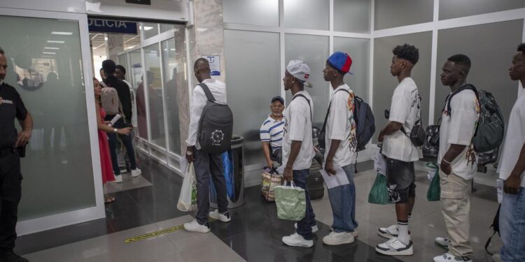 Ceuta pide ayuda a las comunidades por la saturación de los centros de menores migrantes