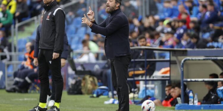 Quique Sánchez Flores responde al racismo de un sector del Coliseum: ‘Orgulloso de cada poro que respira gitano’