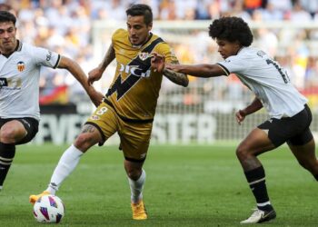 El Valencia se aleja de Europa a pesar de Mamardashvili