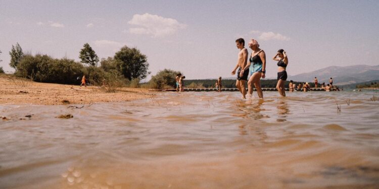 Palencia tiene playa, vaya, vaya: ‘Viene mucha gente de Cantabria a pasar el día’