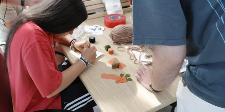 Los delitos contra la autoridad y con violencia física descienden entre los menores infractores en Madrid