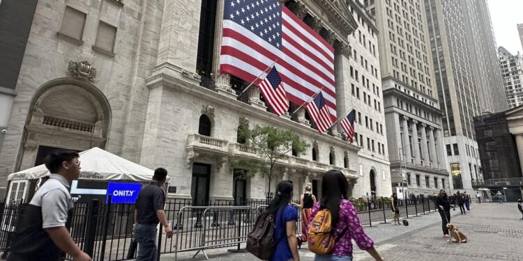 Wall Street cierran al alza tras la renuncia de Joe Biden a la Casa Blanca