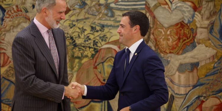 Felipe VI recibe a Pradales tras asumir el cargo de lehendakari