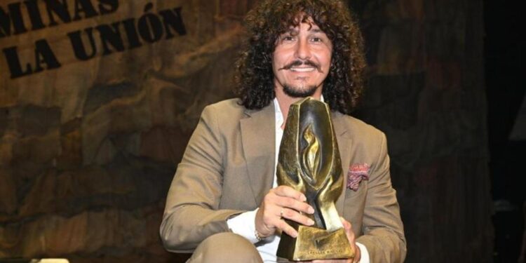 Jesús Corbacho, cantaor: ‘Me considero un aficionado, y eso me da la libertad de sentirme libre al cantar’