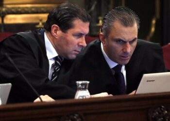 El diputado de Vox Pedro Fernández se da de baja del partido, pero seguirá en el grupo del Congreso