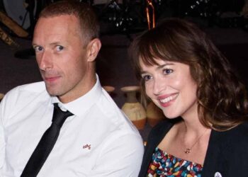 Los rumores de ruptura entre Chris Martin y Dakota Johnson dan un giro de 180 grados