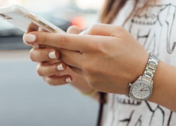 ¿Cómo puedes detectar a las personas que crean perfiles falsos en la red para enamorarte?