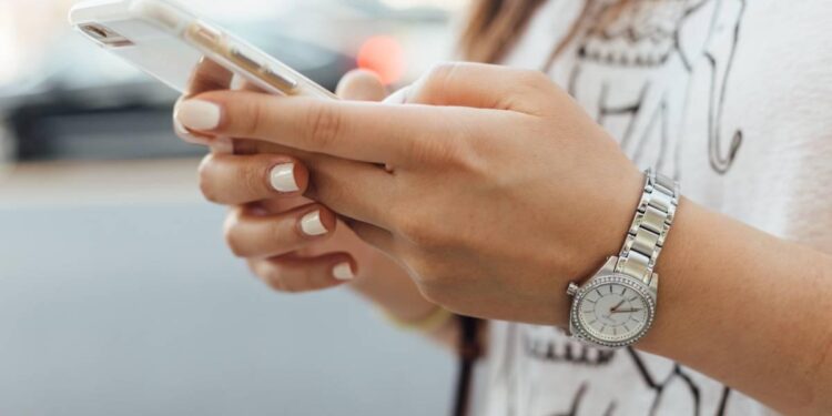 ¿Cómo puedes detectar a las personas que crean perfiles falsos en la red para enamorarte?