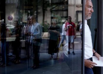 El PP busca fracturar al PSOE y apela al ‘socialismo que se incomoda’ para rebelarse ante Sánchez