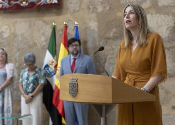 Tensión entre Guardiola y Vox en Extremadura: “Soy presidenta porque tenemos 28 escaños, tenemos mayoría”