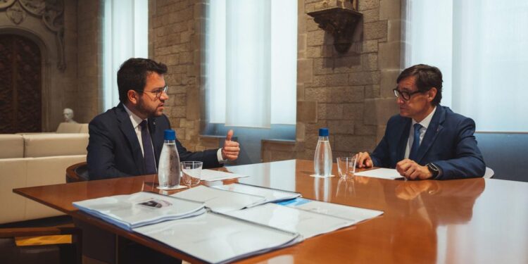 Illa y Aragonès escenifican un traspaso tranquilo de las carpetas del Govern