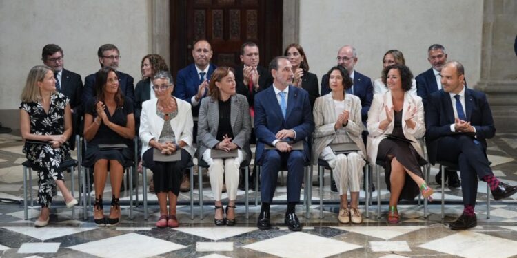 Los 16 consellers del Govern de Salvador Illa prometen su cargo