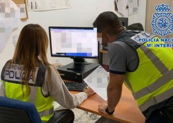 Detenidos tres menores por delitos informáticos en centros escolares de Palma de Mallorca