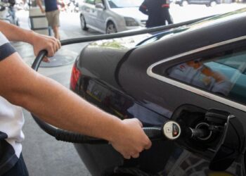 Nueva bajada en el precio de la gasolina: últimas actualizaciones hoy, martes 13 de agosto