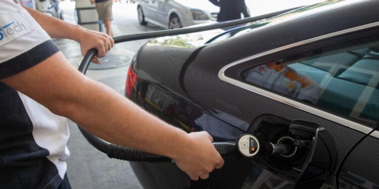 Nueva bajada en el precio de la gasolina: últimas actualizaciones hoy, martes 13 de agosto