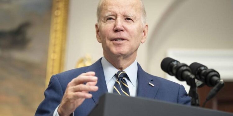 Biden pide castigos para los directivos de los bancos intervenidos