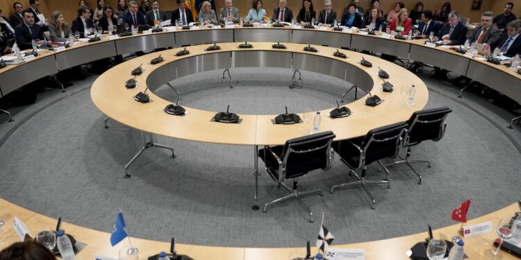 Las comunidades del PP y Page van a la guerra contra Hacienda por “el trato singular” a Cataluña