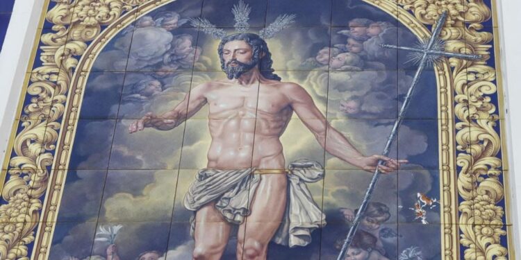 La hermandad de El Resucitado denuncia una agresión al retablo cerámico ubicado en una plaza de Córdoba