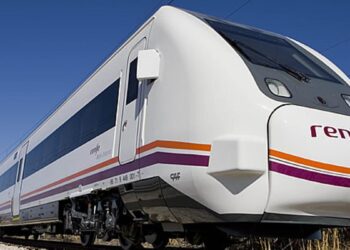 Un tren Madrid-Sevilla permanece tres horas parado por una avería y sin aire acondicionado
