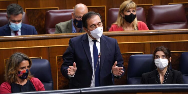 Exteriores reaviva la conexión de gas con Francia pese a que Transición Ecológica no lo contempla