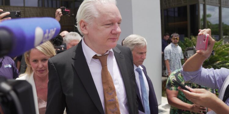 Julian Assange, libre tras declararse culpable por las filtraciones de WikiLeaks