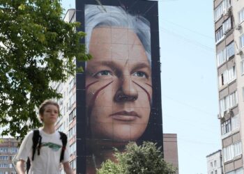 La celebración domina las reacciones políticas al acuerdo por el que Assange quedará en libertad