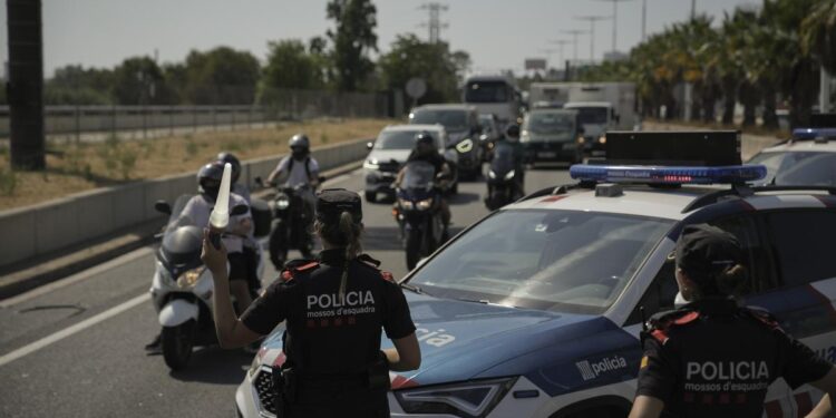 Los Mossos no aceptaron el ofrecimiento de ayuda de la Policía y la Guardia Civil para detener a Puigdemont