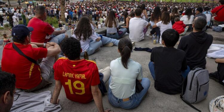 ¿Por qué los jóvenes españoles son los mayores piratas deportivos? Del precio a la falta de conciencia