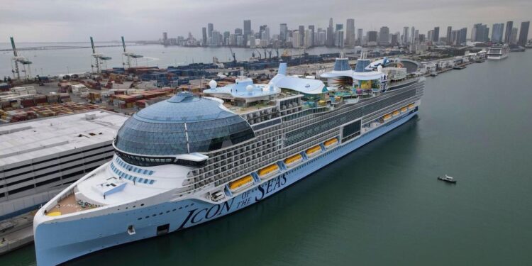 Impacto ambiental: los cruceros han doblado su tamaño desde 2000, y en 2050 serán 8 veces más grandes que el ‘Titanic’