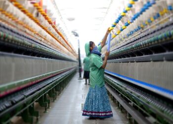 La vida de unas bragas y quienes las fabrican: un documental muestra el lado oscuro de la industria textil