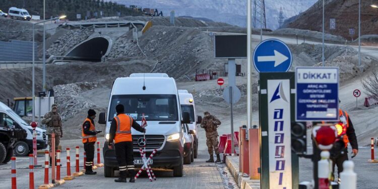 Turquía anula la licencia de la mina de oro que sufrió un alud con 9 víctimas