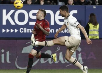 El Valencia recupera la séptima plaza y Budimir falla un penalti en el 97