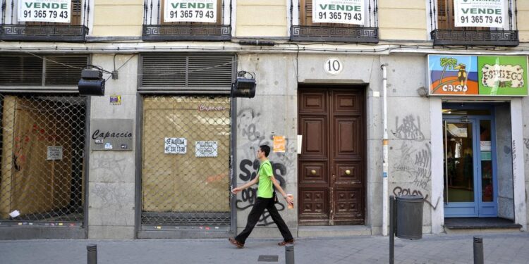 El ahorro de los hogares se disparó en 2023 gracias al empleo y la moderación de la inflación