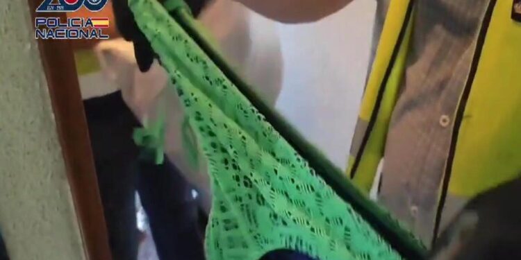 En libertad con cargos el hombre detenido por drogar a menores para agredirlas sexualmente en su piso de Madrid