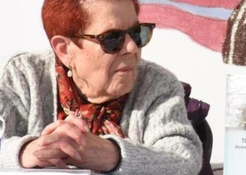 Pasaportes falsos, mensajes encriptados, maletas con doble fondo… Un libro recoge las memorias de una ‘mensajera’ del PCE