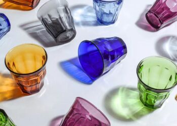 Cómo una cooperativa de trabajadores se impuso a un banco y un fondo para salvar Duralex, la empresa de la vajilla irrompible