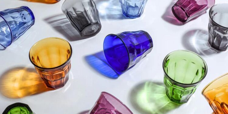 Cómo una cooperativa de trabajadores se impuso a un banco y un fondo para salvar Duralex, la empresa de la vajilla irrompible