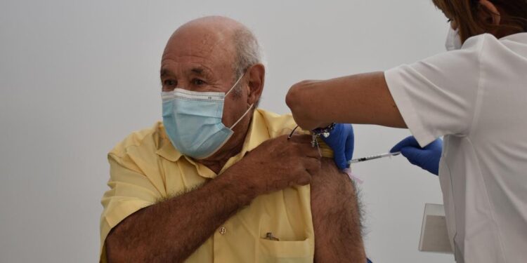 Las vacunas contra el coronavirus salvaron la vida a 1,6 millones de personas en Europa