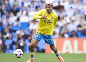 El Barcelona traspasa a Julián Araujo al Bournemouth por 10 millones