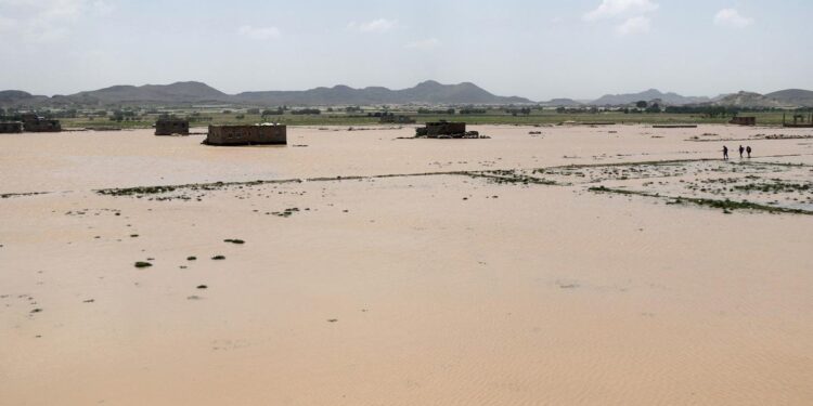 Las víctimas mortales por las inundaciones en Yemen suman al menos 30