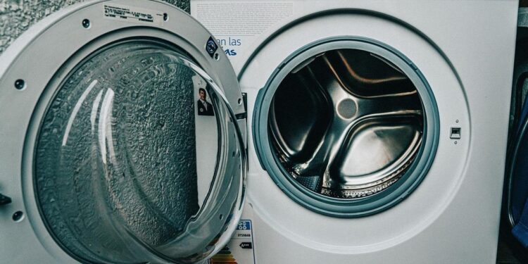 Este truco de limpieza te servirá para desinfectar la goma de tu lavadora y quitar olores