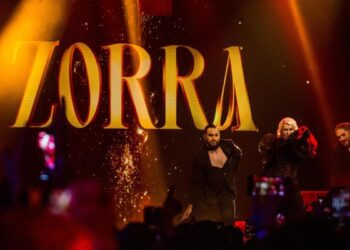 Te la tiene que sudar