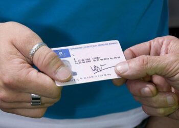 Venta de puntos del carnet de conducir por Wallapop y Milanuncios: ‘Decimos que conducía yo y me los quitan a mí’