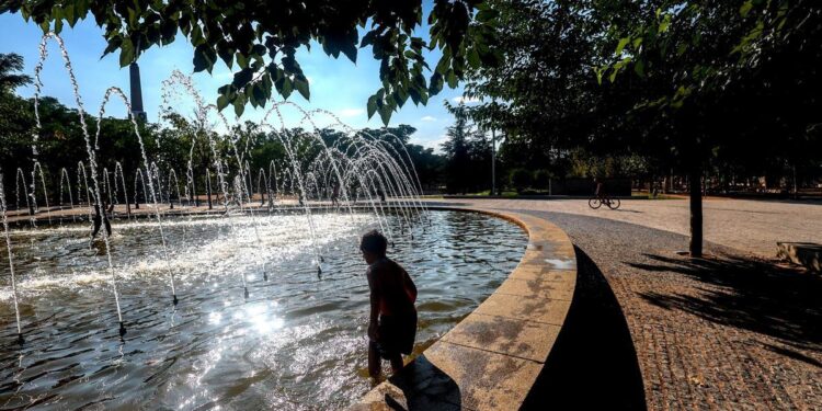 Las temperaturas serán muy elevadas este domingo en casi todo el país, con País Vasco y Cantabria en riesgo extremo