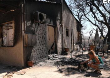 Atenas apaga el incendio en sus afueras mientras investiga el por qué de la catástrofe