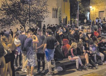 Barcelona impone más de 1.100 multas por promocionar ‘rutas de borrachera’ desde 2022