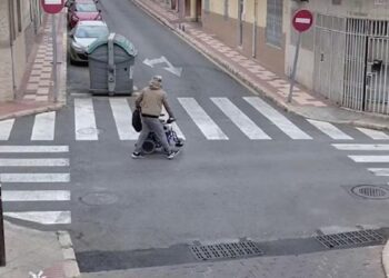 El ladrón de la silla de ruedas de Alicante es un párroco e intentó venderla en Wallapop